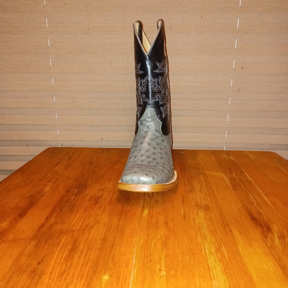 Boots - Picture 3 of 6